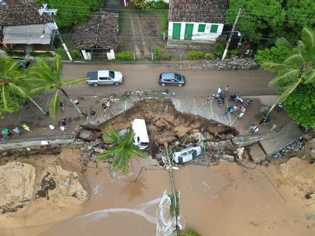 2774/Ít nhất 36 người thiệt mạng do lũ lụt và lở đất ở Brazil