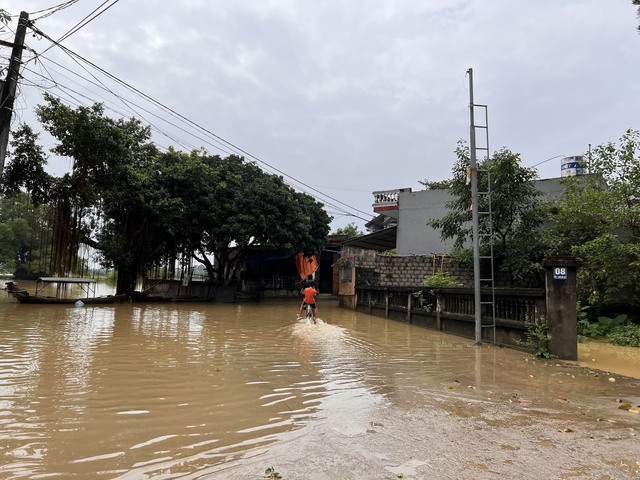 2621/Hàng trăm người dân Chương Mỹ (Hà Nội) gặp ngập lụt sớm