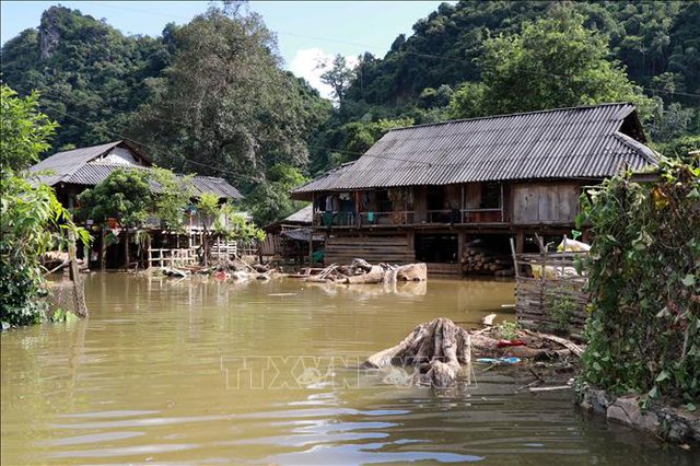 2636/Ngập lụt sau mưa lớn ảnh hưởng đến người dân Sơn La