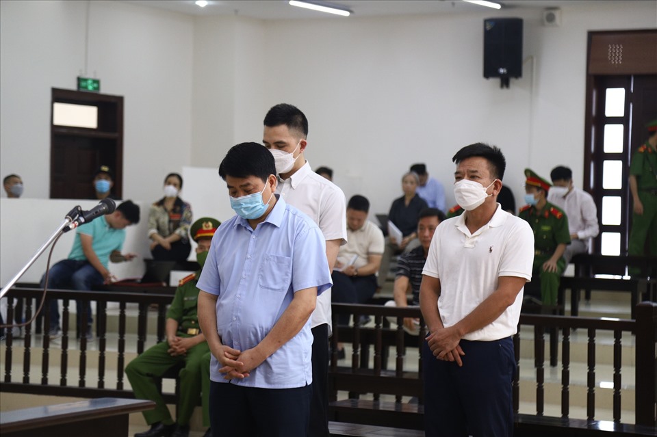 2526/Cựu Chủ tịch Hà Nội Nguyễn Đức Chung được giảm 3 năm tù trong vụ án sai phạm mua chế phẩm Redoxy-3C