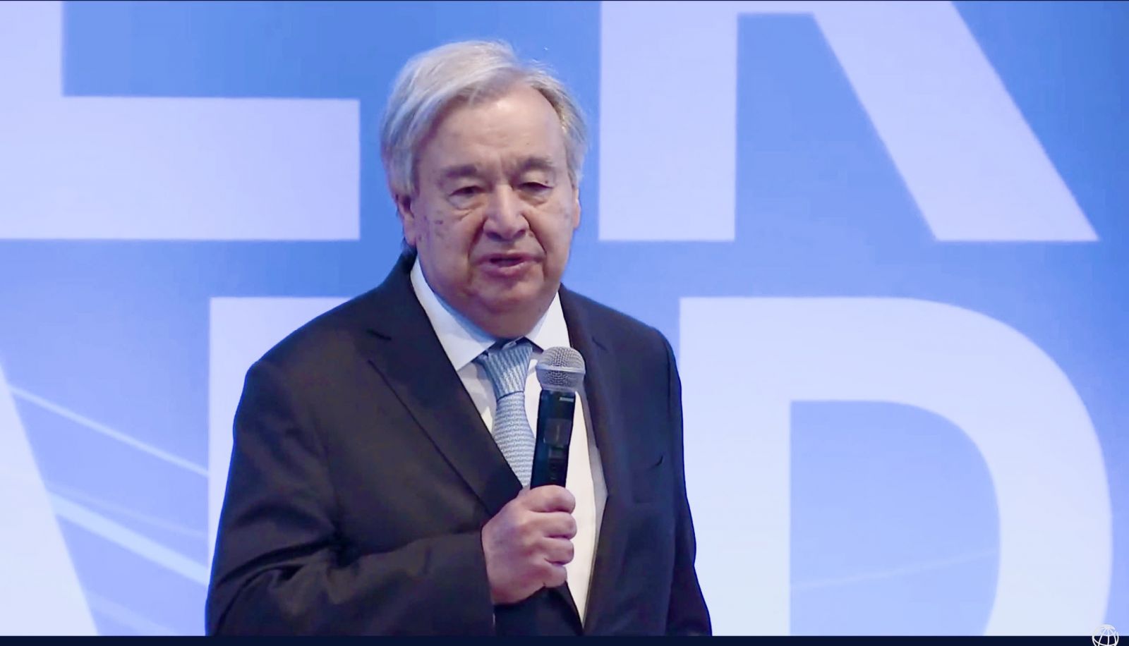 Đặt nước vào trung tâm của chiến lược phát triển toàn cầu