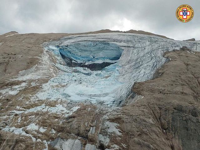 2551/Sông băng sụp đổ ở Ý khiến ít nhất 6 người thiệt mạng