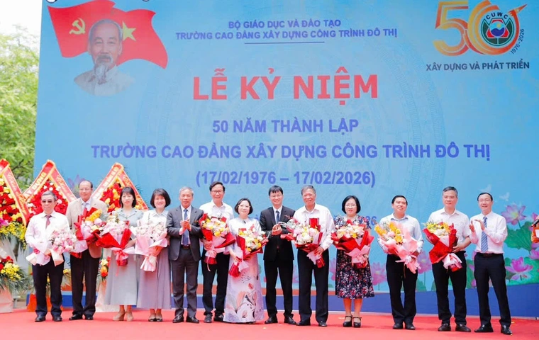 3216/Trường Cao đẳng Xây dựng Công trình đô thị kỷ niệm 50 năm thành lập