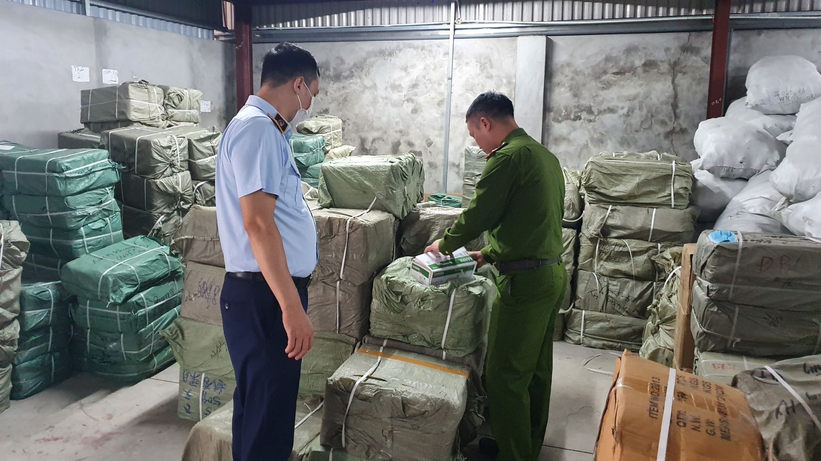 2520/Tạm giữ hơn 20.000 sản phẩm thiết bị vật tư ngành nước không rõ nguồn gốc, xuất xứ tại Hưng Yên