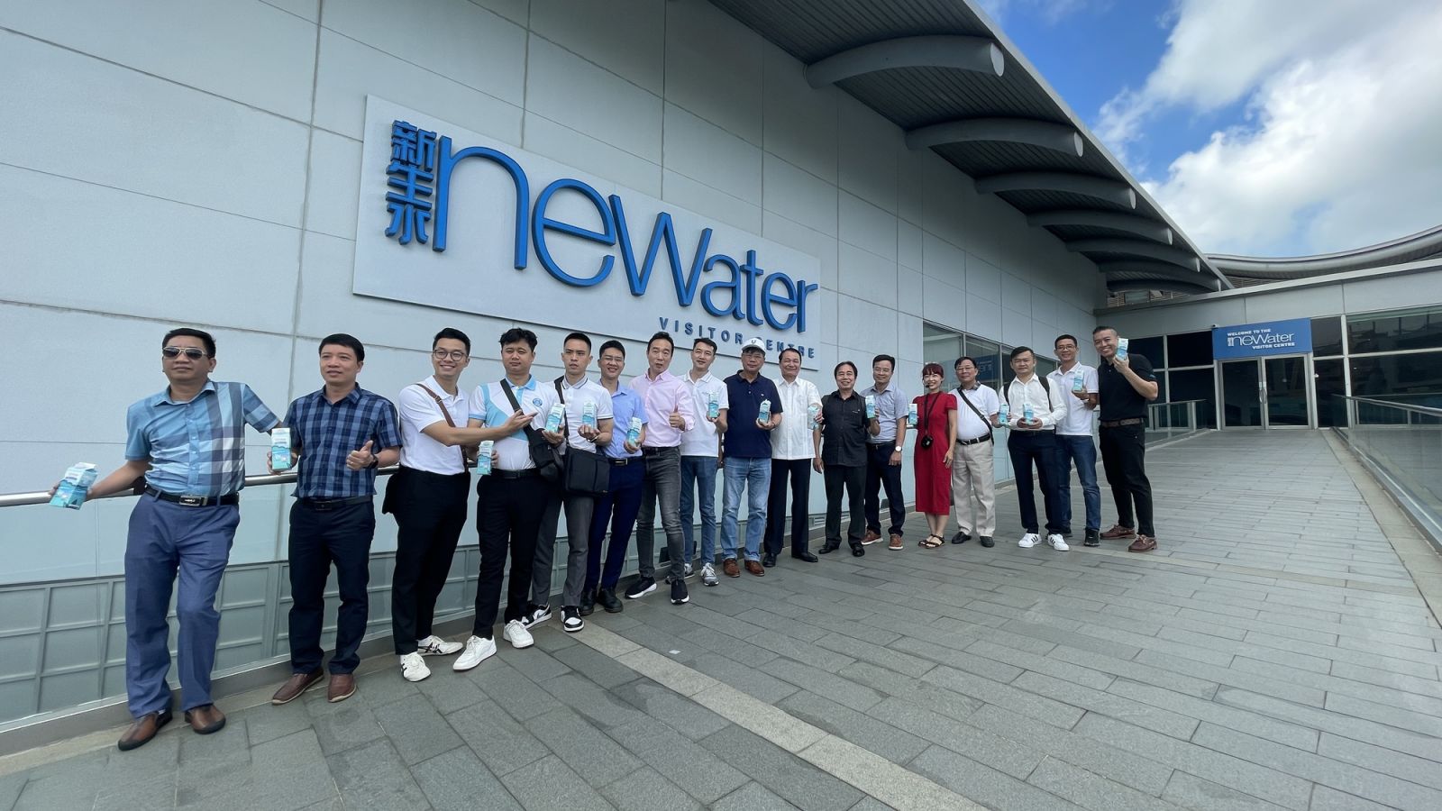 2818/VWSA thăm nhà máy xử lý nước tại Singapore
