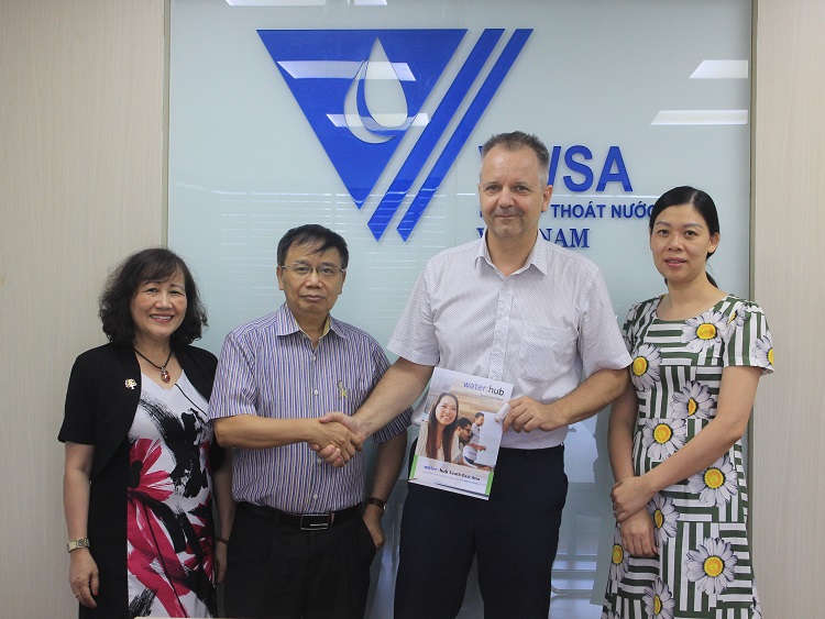 2101/VWSA làm việc với đại diện Trung tâm nước Đông Nam Á