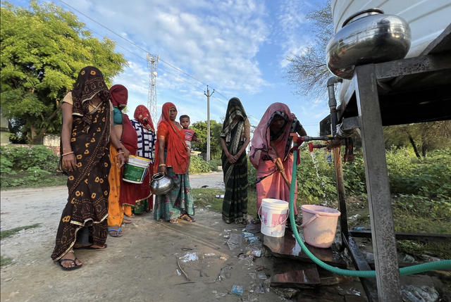 2615/Phụ nữ ở Ấn Độ đấu tranh để tiếp cận với nước