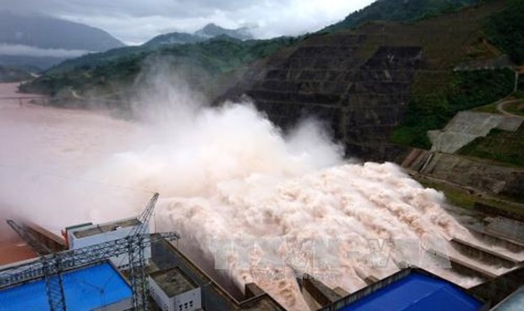 1206/Thủy điện Lai Châu mở 2 cửa đáy xả lũ