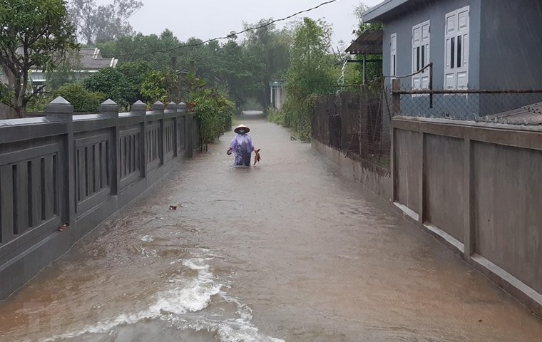 2684/Lũ trên sông miền Trung đang lên, ngập lụt nhiều địa phương