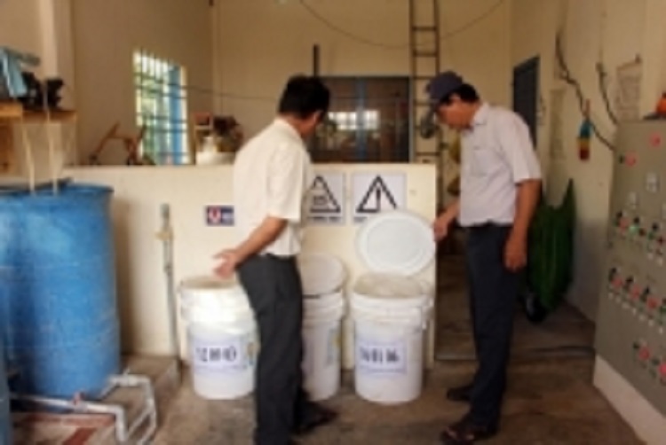1298/78% hộ dân nông thôn sử dụng nước sạch qua hệ thống cấp nước tập trung