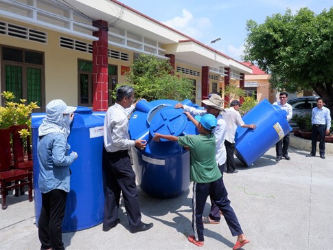 2109/2 hệ thống lọc nước nhiễm mặn tặng người dân Tiền Giang