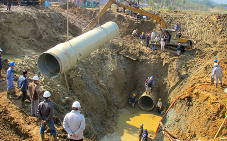 475/Vỡ ống nước sạch Sông Đà: Xử lý nhanh để hạn chế thiệt hại