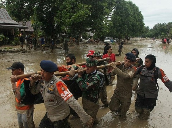 2089/Lũ lụt tại Indonesia khiến 15 người chết và hàng chục người mất tích