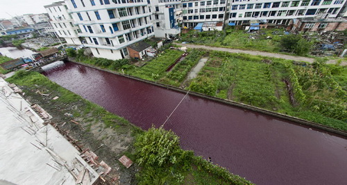 756/Bí ẩn nước sông ở Trung Quốc đổi sang màu máu qua một đêm