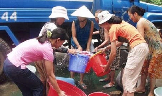 399/TP.HCM: Người dân rưng rưng vì thoát cảnh chờ mua nước