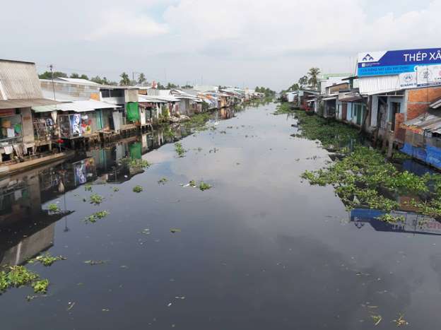 1590/Tiền Giang: Người dân kêu cứu vì nước sông ô nhiễm nặng