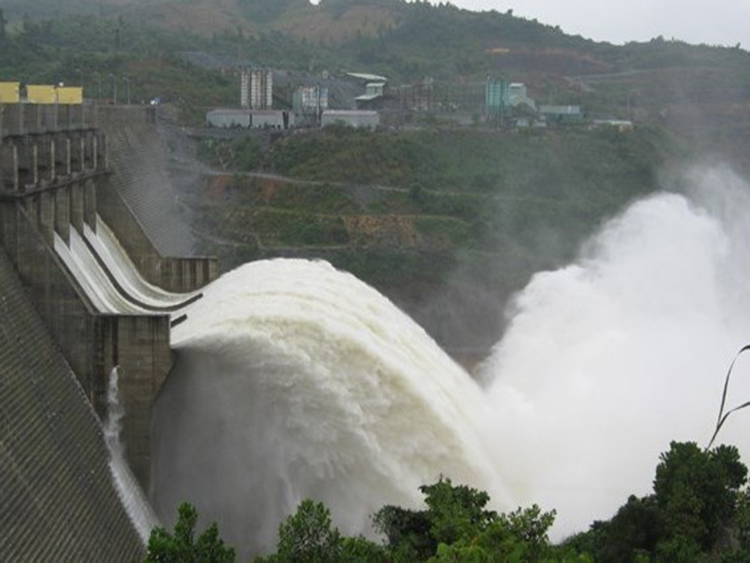 933/Thượng nguồn mưa lớn, thuỷ điện Sơn La và Hoà Bình mở thêm cửa xả đáy