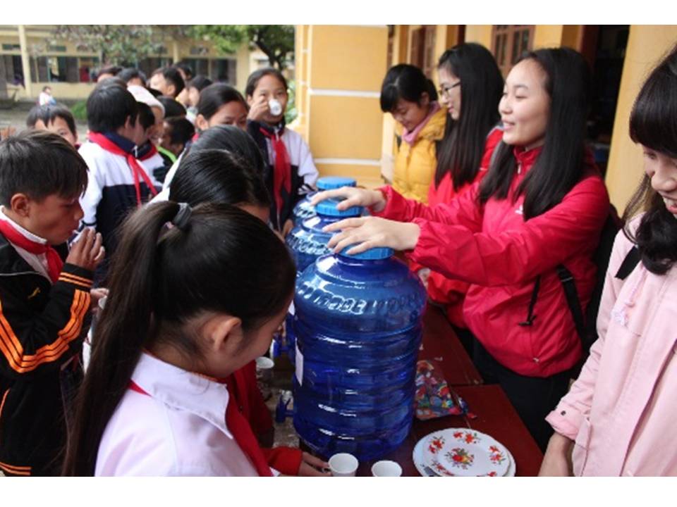 342/1075 học sinh tiểu học, giáo viên được sử dụng nước mưa hợp vệ sinh