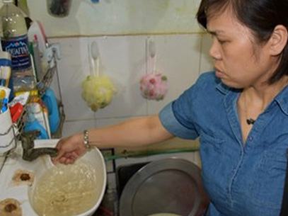 868/Hàng trăm hộ dân sống chung với nước bẩn cả tháng
